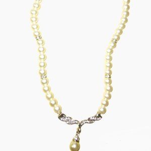 Pendant single Strand Pearl Necklace